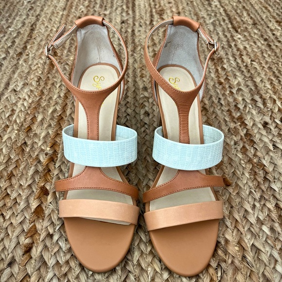 NWT Seychelles Dress Code Luggage Multi T Strap Heels, size 10 - Picture 1 of 5